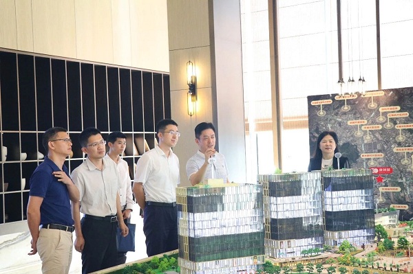 南灣街道黨工委書記劉淵率隊(duì)蒞臨康利城調(diào)研